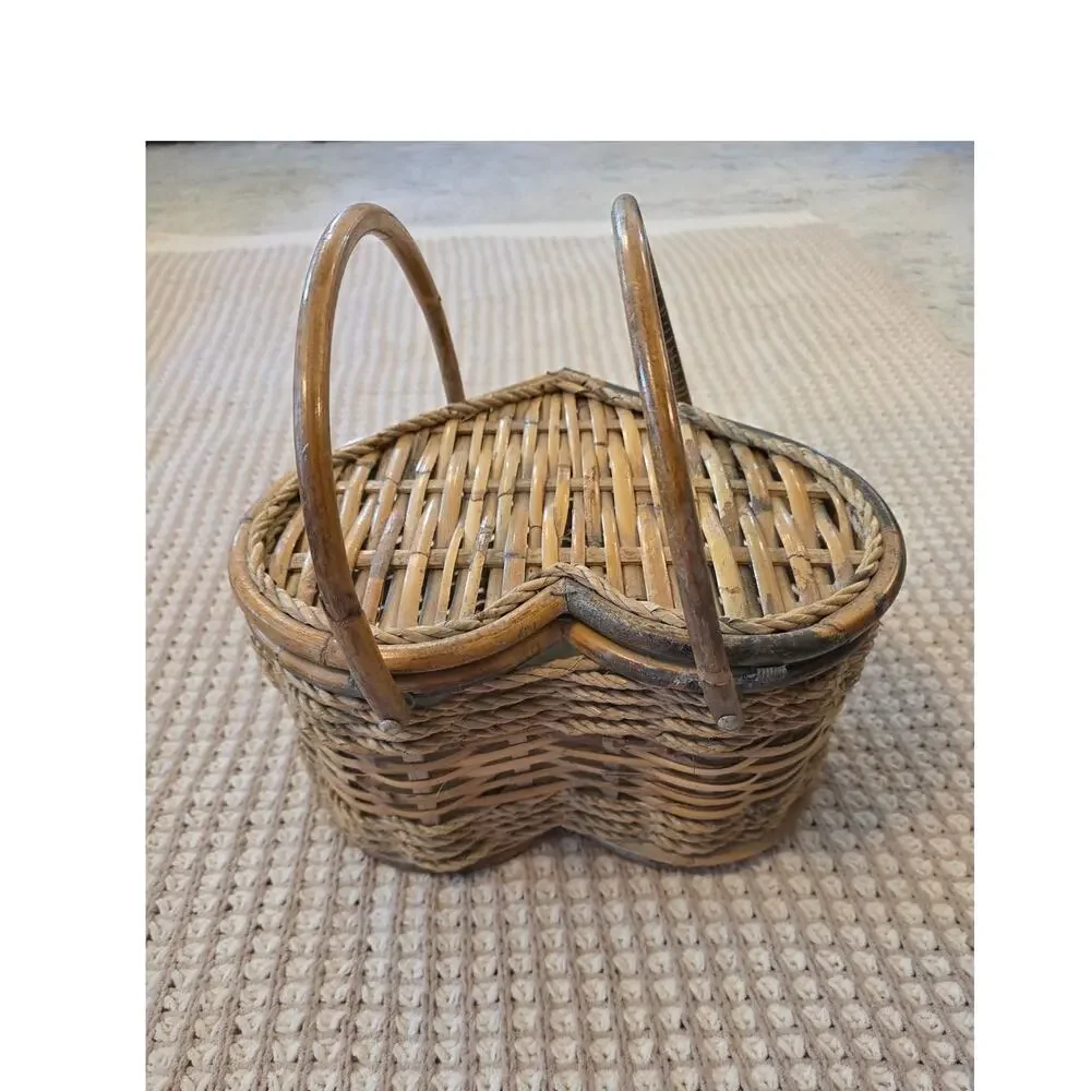 VTG Made in Philippines Heart-Shaped Hard Sided Wicker Picnic Basket Handles